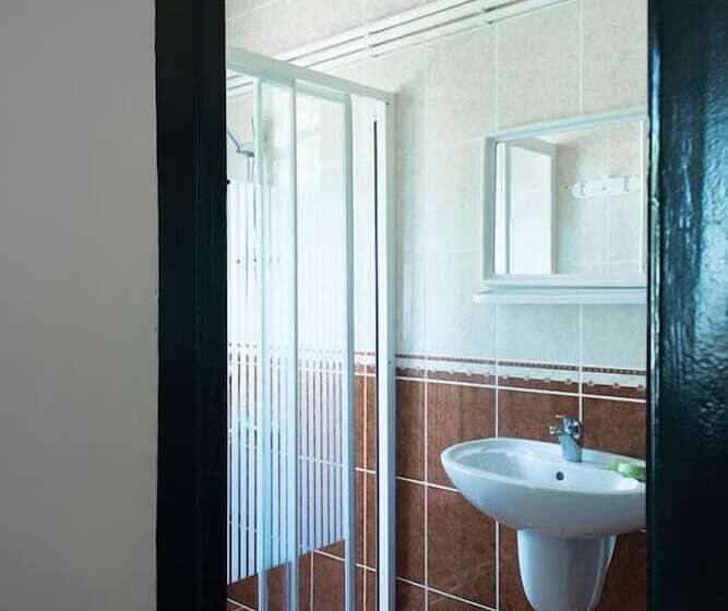 Orhan Kutbay'in Evi Turyolu Cafe Pansiyon