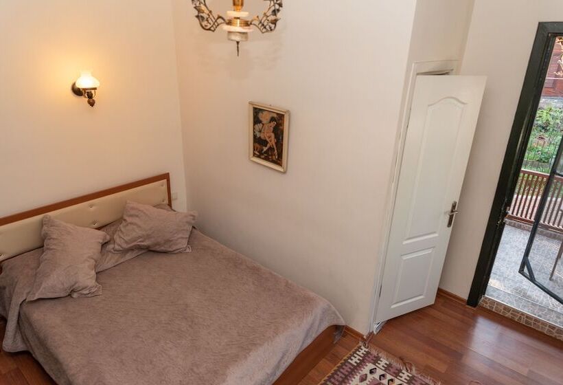 Orhan Kutbay'in Evi Turyolu Cafe Pansiyon