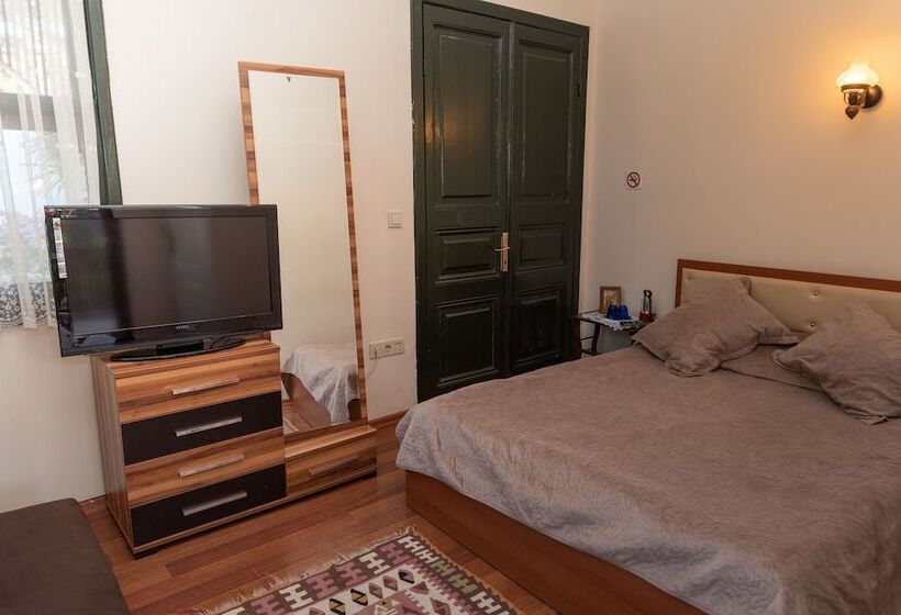 Orhan Kutbay'in Evi Turyolu Cafe Pansiyon