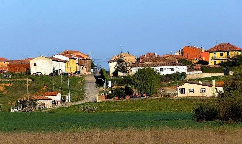 Albergue La Torre   Hostel