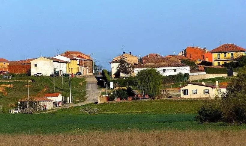 Albergue La Torre   Hostel
