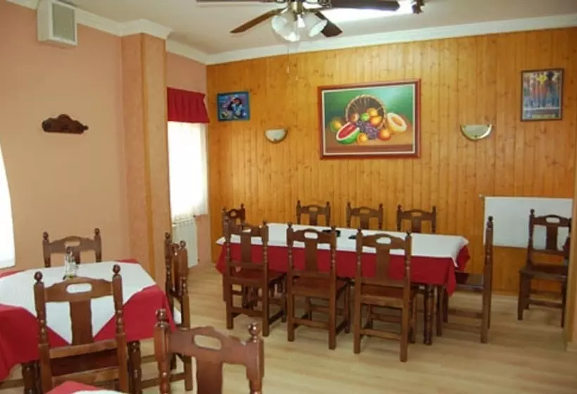 Albergue La Torre   Hostel