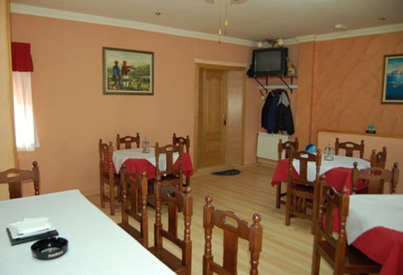 Albergue La Torre   Hostel