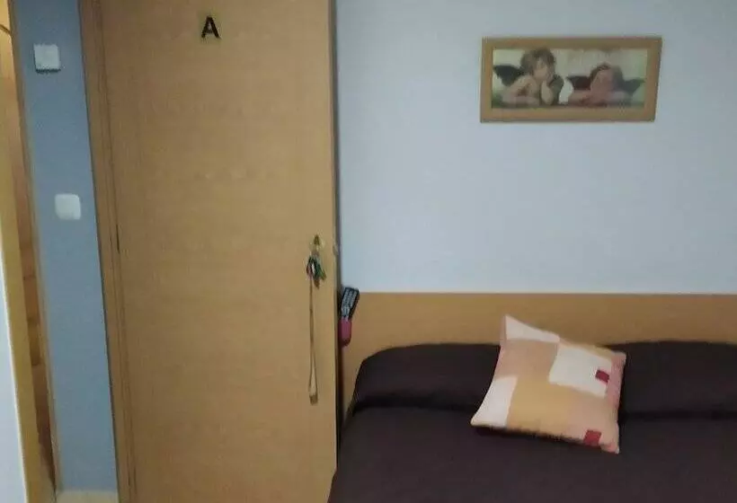 Albergue La Torre   Hostel