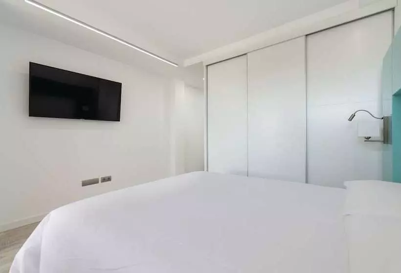 Apartamentos Aguila Beach