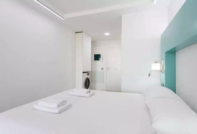 Apartamentos Aguila Beach