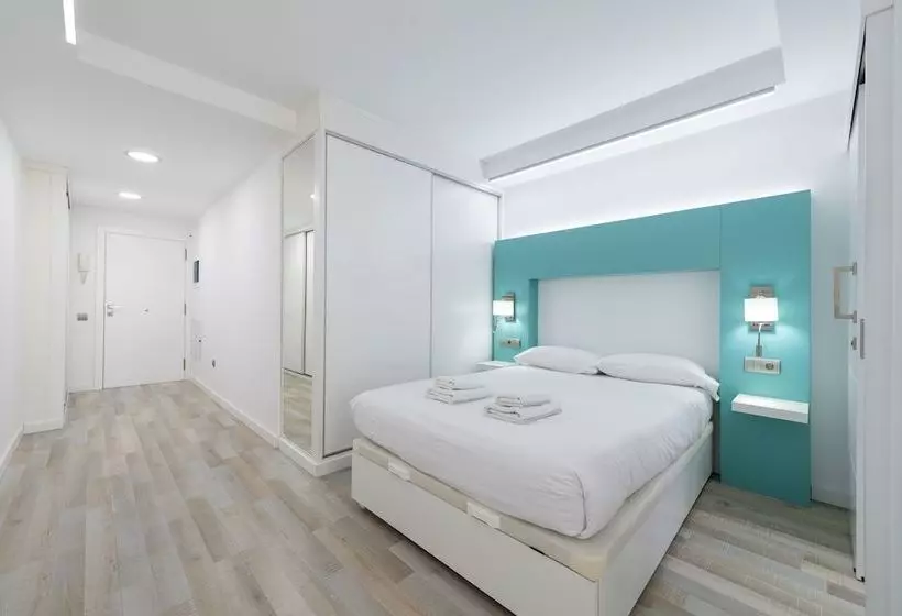 Apartamentos Aguila Beach