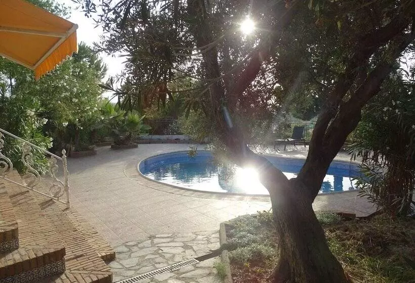 ベッドアンドブレックファースト Villa El Palomar De Granada