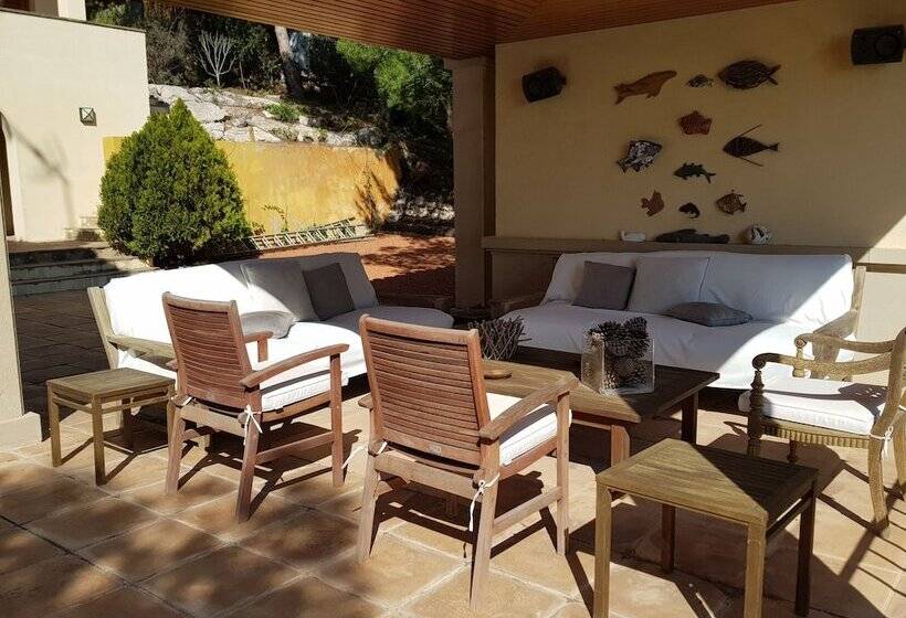 تختخواب و صبحانه Villa Tamarit Guest House