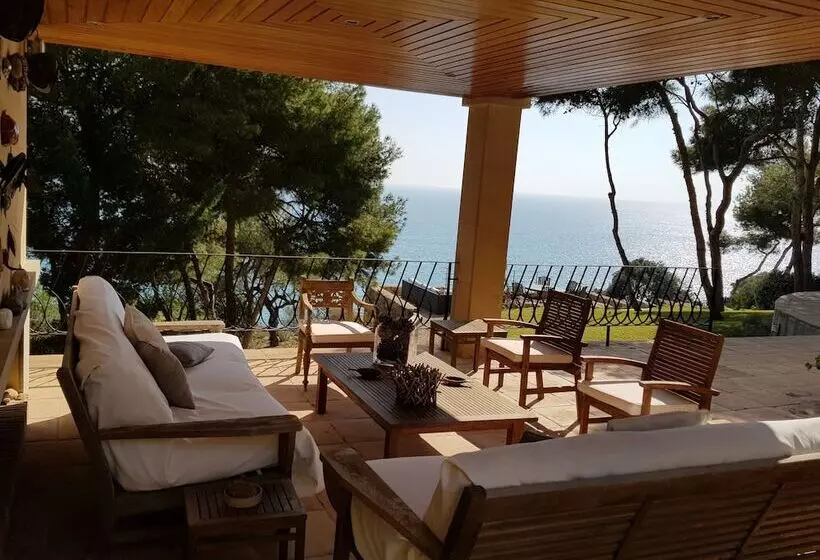 Aamiaismajoitus (B&B) Villa Tamarit Guest House