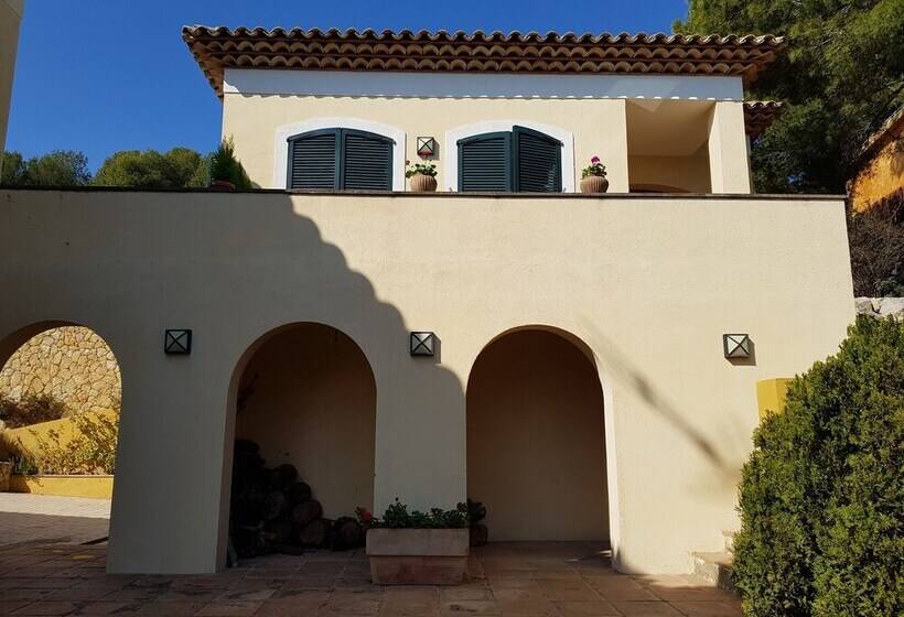 تختخواب و صبحانه Villa Tamarit Guest House