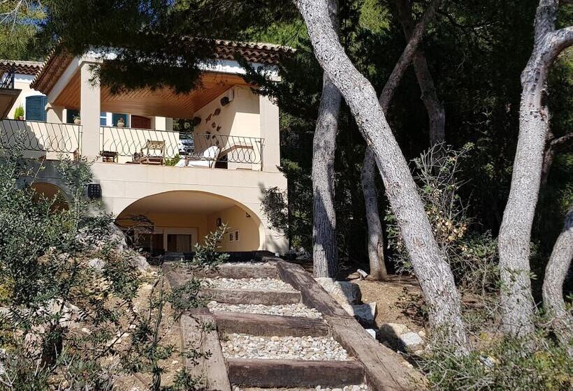 تختخواب و صبحانه Villa Tamarit Guest House