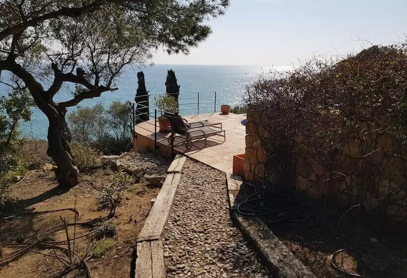 Aamiaismajoitus (B&B) Villa Tamarit Guest House