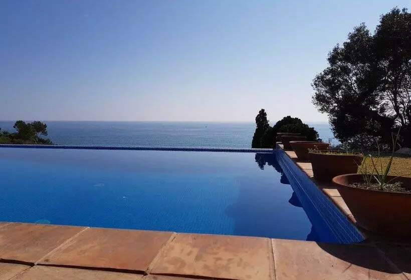 Aamiaismajoitus (B&B) Villa Tamarit Guest House