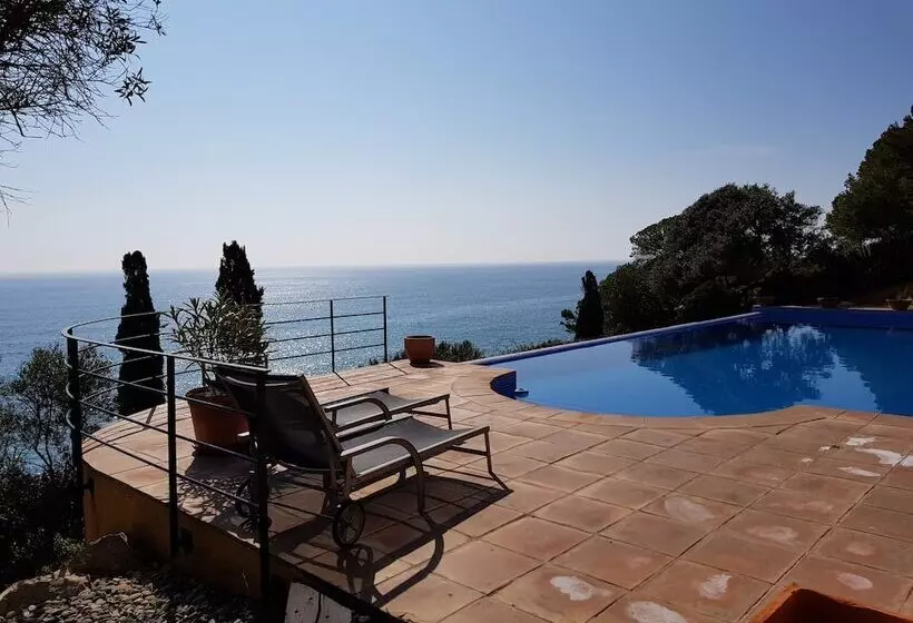 Aamiaismajoitus (B&B) Villa Tamarit Guest House