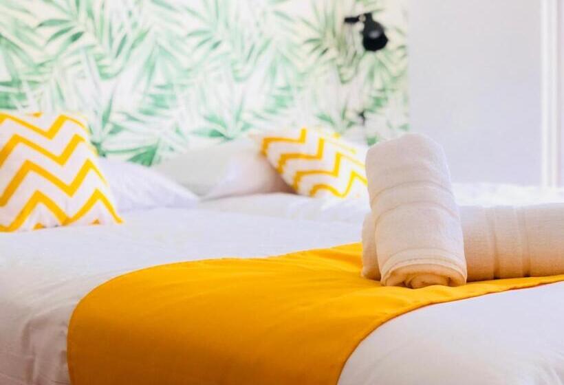 Nanit Rooms Ibiza Hostal