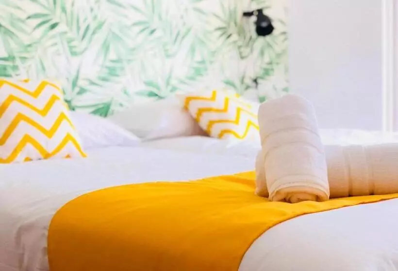 Nanit Rooms Ibiza Hostal