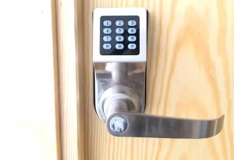 Nanit Rooms Ibiza Hostal