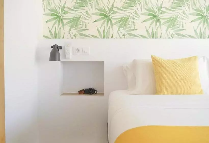 Nanit Rooms Ibiza Hostal