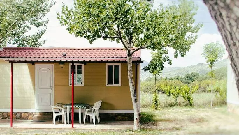 Hotelli Camping Bungalow Parque Isábena