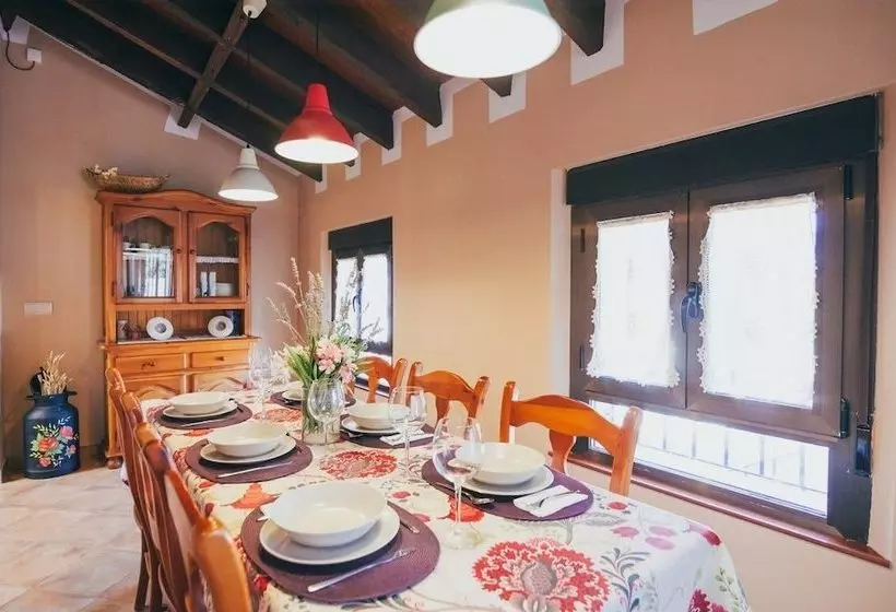 La Aldea Colorada