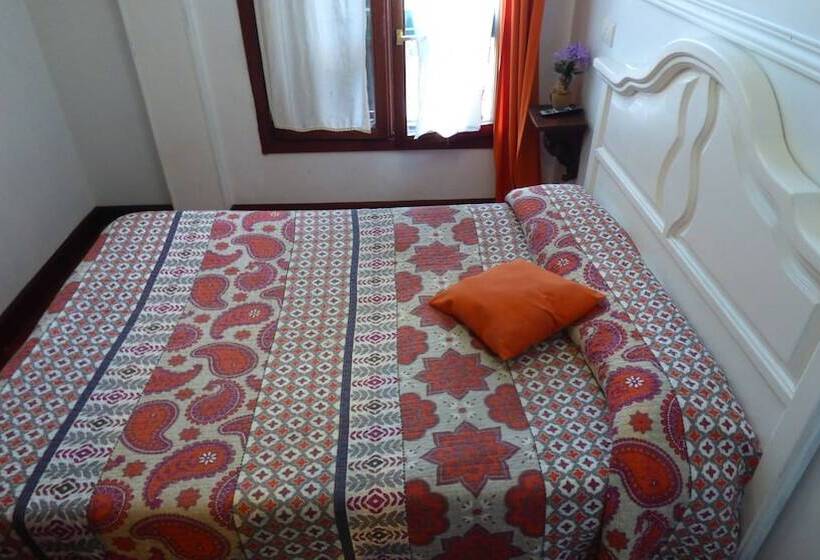 Pensión Santa María