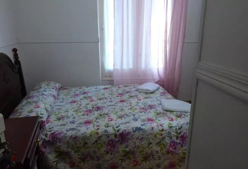 Pensión Santa María