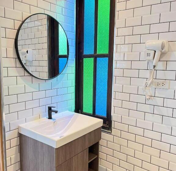 Hotel Benjamin S Hut