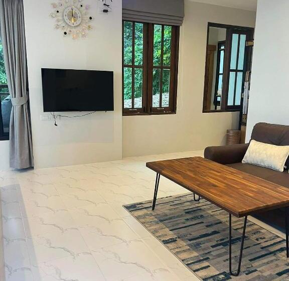 Hotel Benjamin S Hut