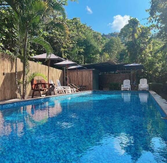 Hotel Benjamin S Hut