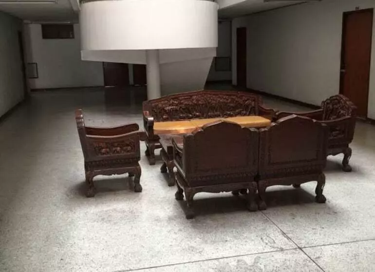 Hotelli Ittipol Apartment