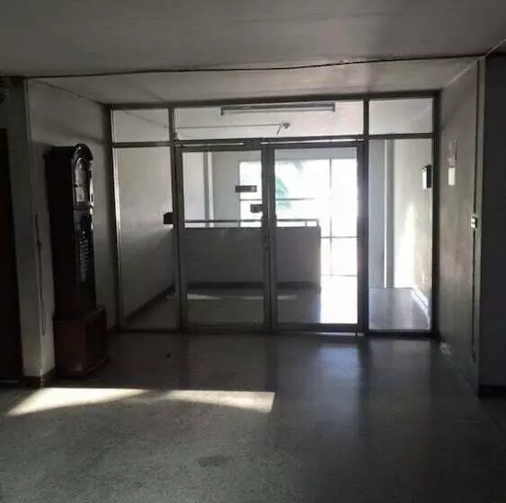 Hotelli Ittipol Apartment