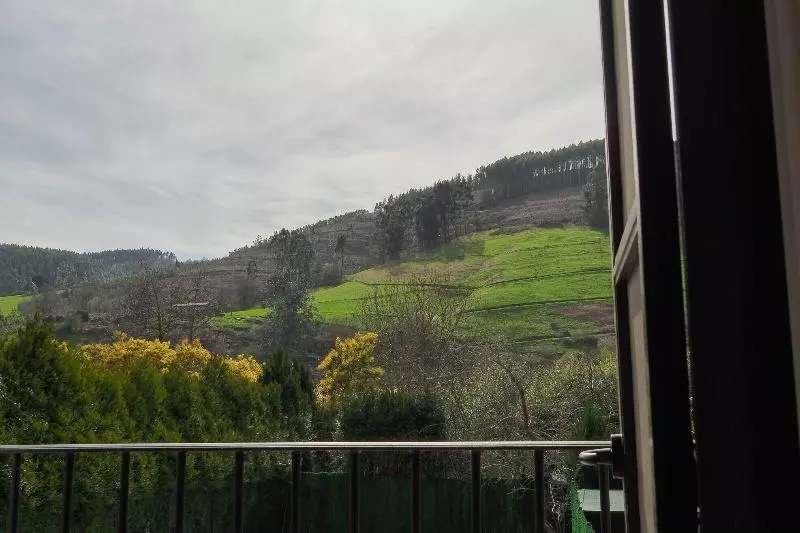 ホテル Posada Y Apartamentos Trebuesto De Guriezo