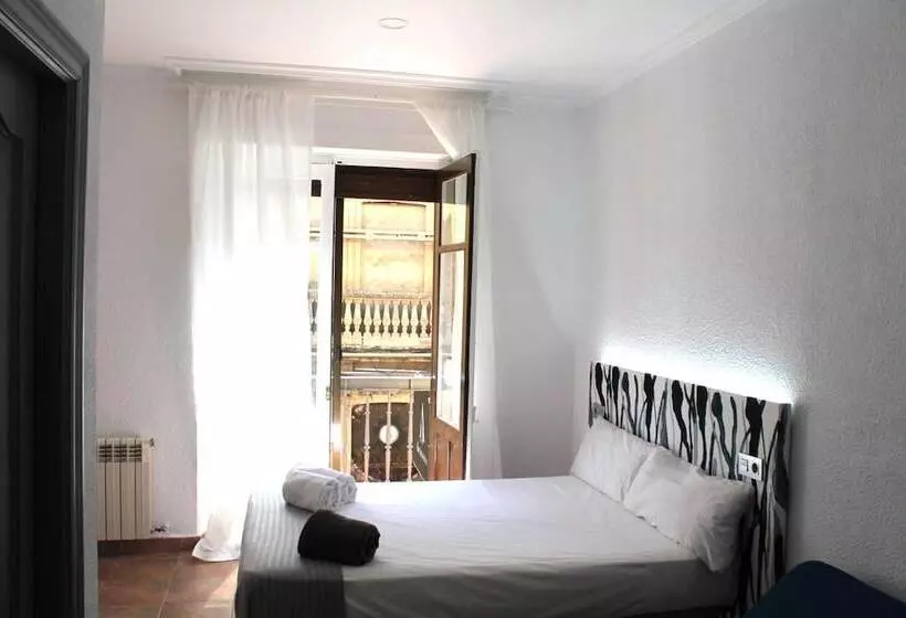 پانسیون Alevia