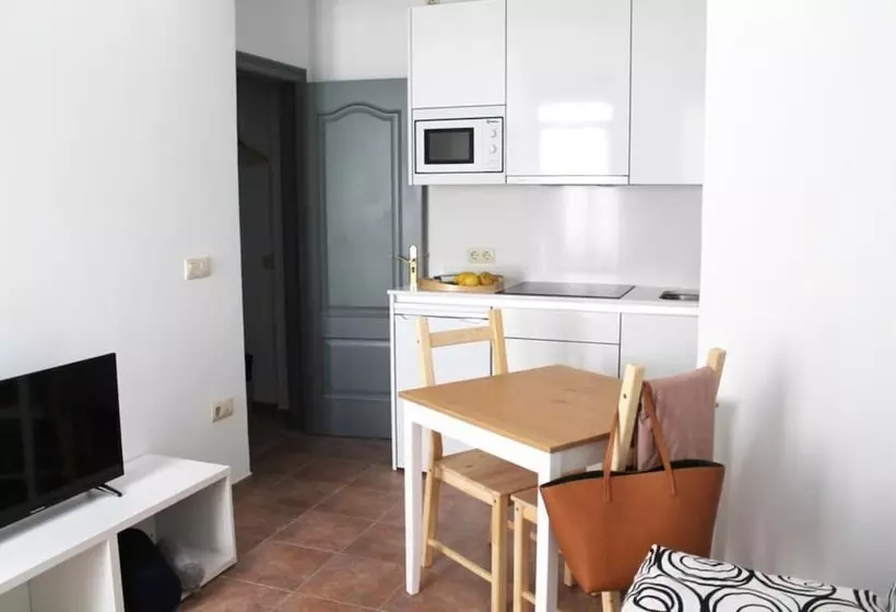 پانسیون Alevia