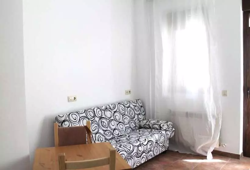 پانسیون Alevia