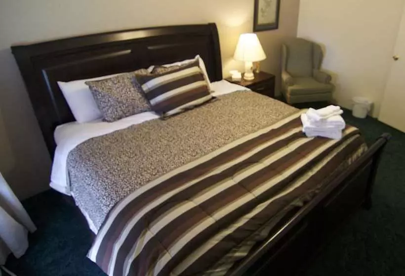 South Gate Lodges
