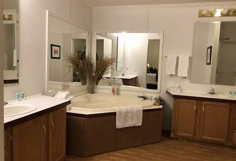South Gate Lodges