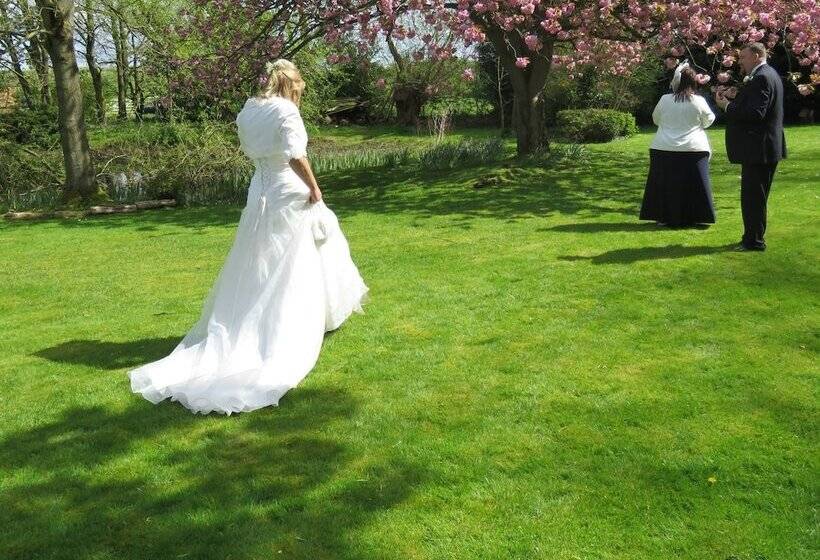 مبيت وإفطار Little Mollington Hall