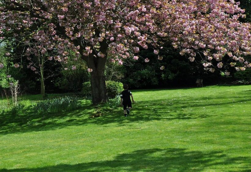 مبيت وإفطار Little Mollington Hall