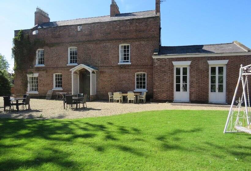 مبيت وإفطار Little Mollington Hall