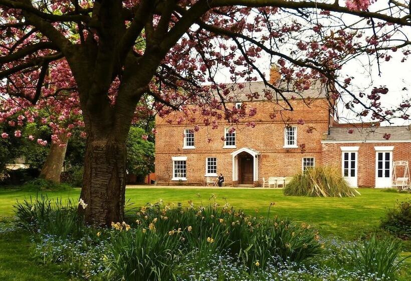 مبيت وإفطار Little Mollington Hall