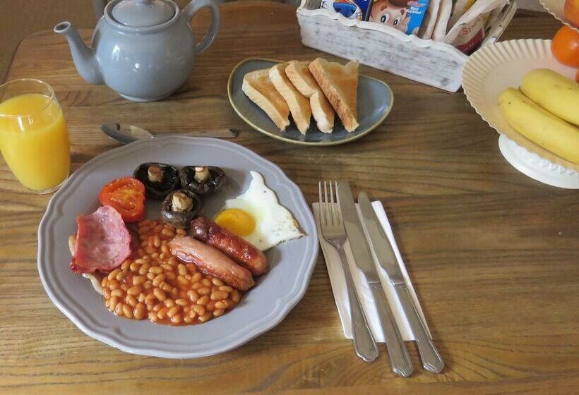 مبيت وإفطار Little Mollington Hall