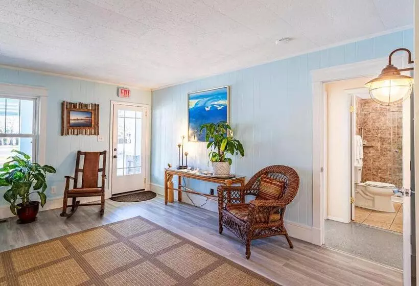 Hostelli Island Motel Obx