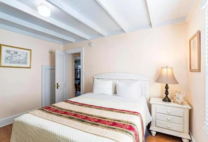 Hostelli Island Motel Obx