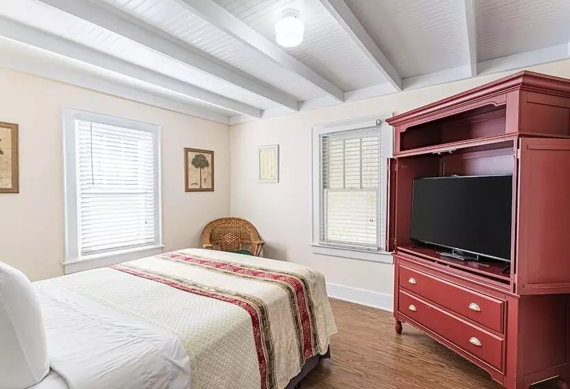 Hostelli Island Motel Obx