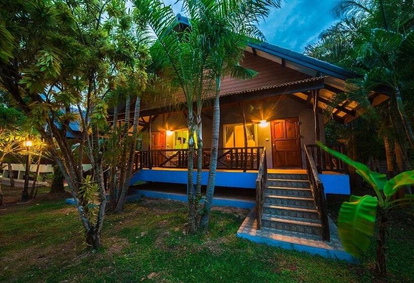 Отель Baanboonpetch Resort