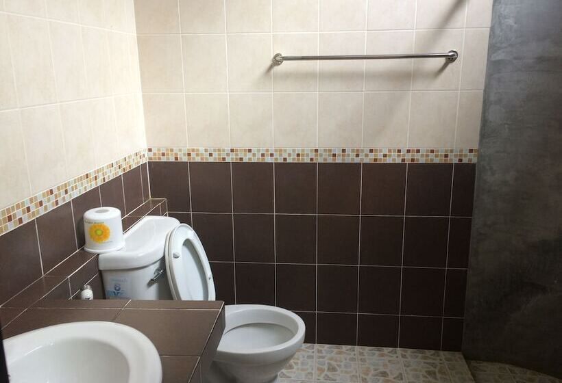 هتل Thip Thara Resort And Adventure Camp