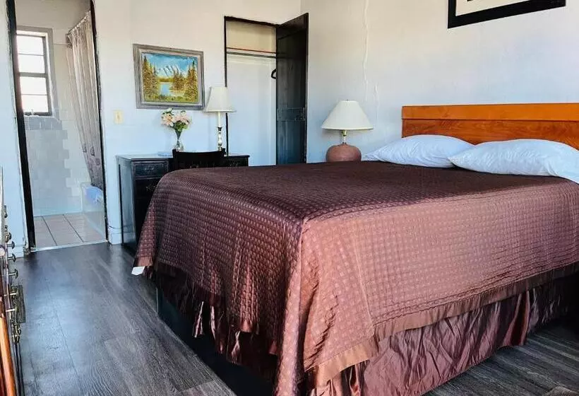 Cottonwood Court Motel
