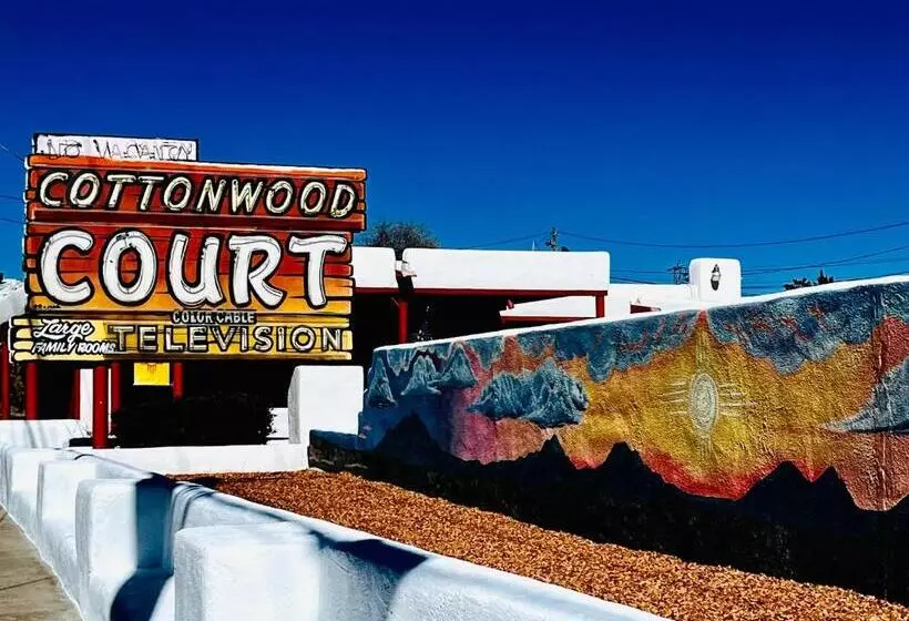 Cottonwood Court Motel